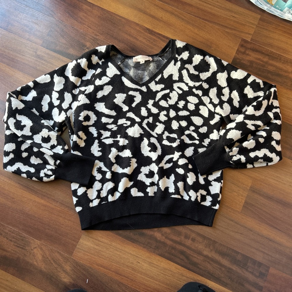 Philosophy Sweater‎ Medium Black  White Leopard Knit V Neck Long Sleeve Womens